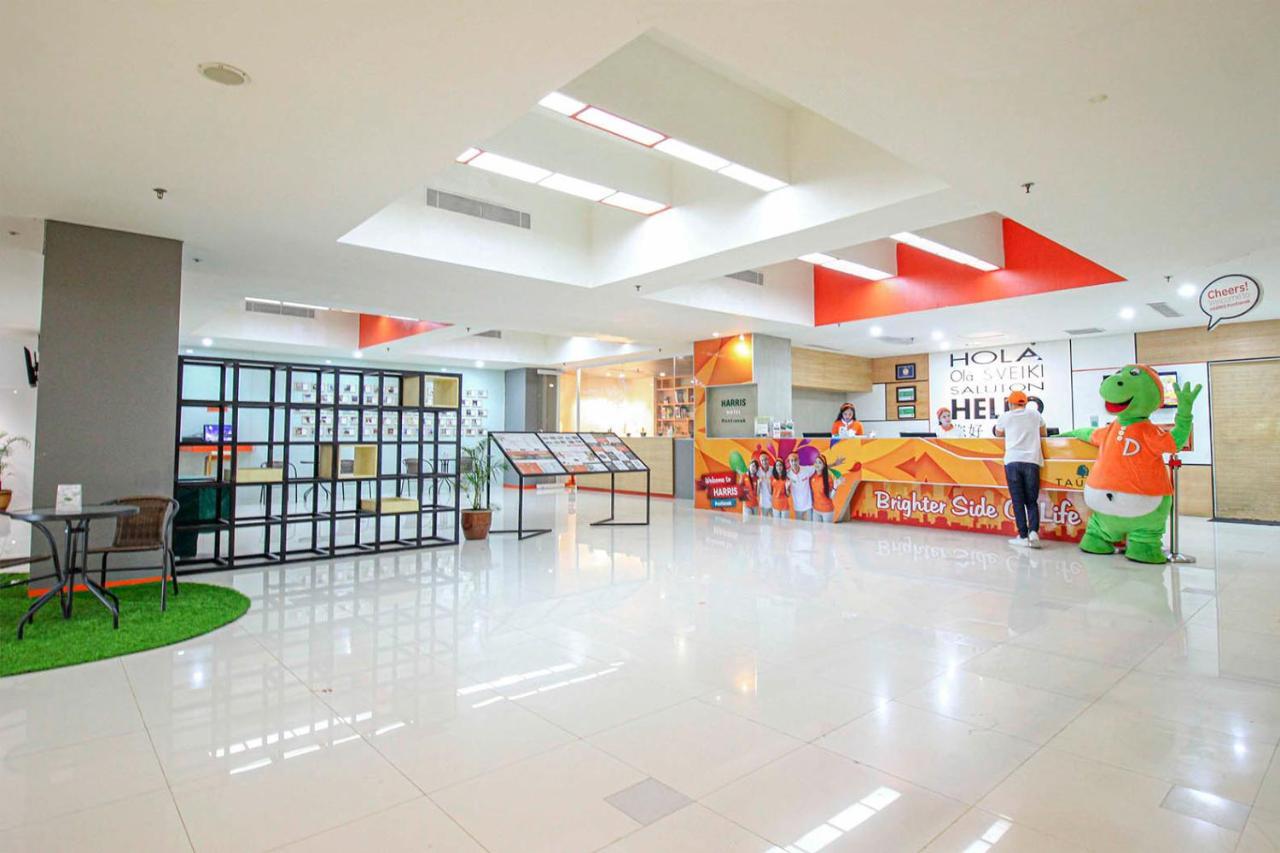 HARRIS Hotel Pontianak Esterno foto