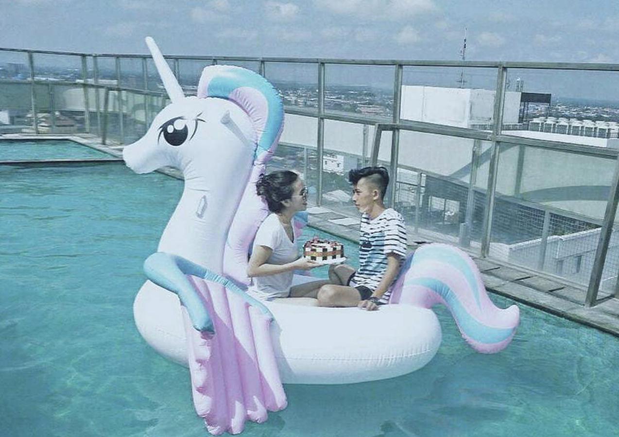 HARRIS Hotel Pontianak Esterno foto