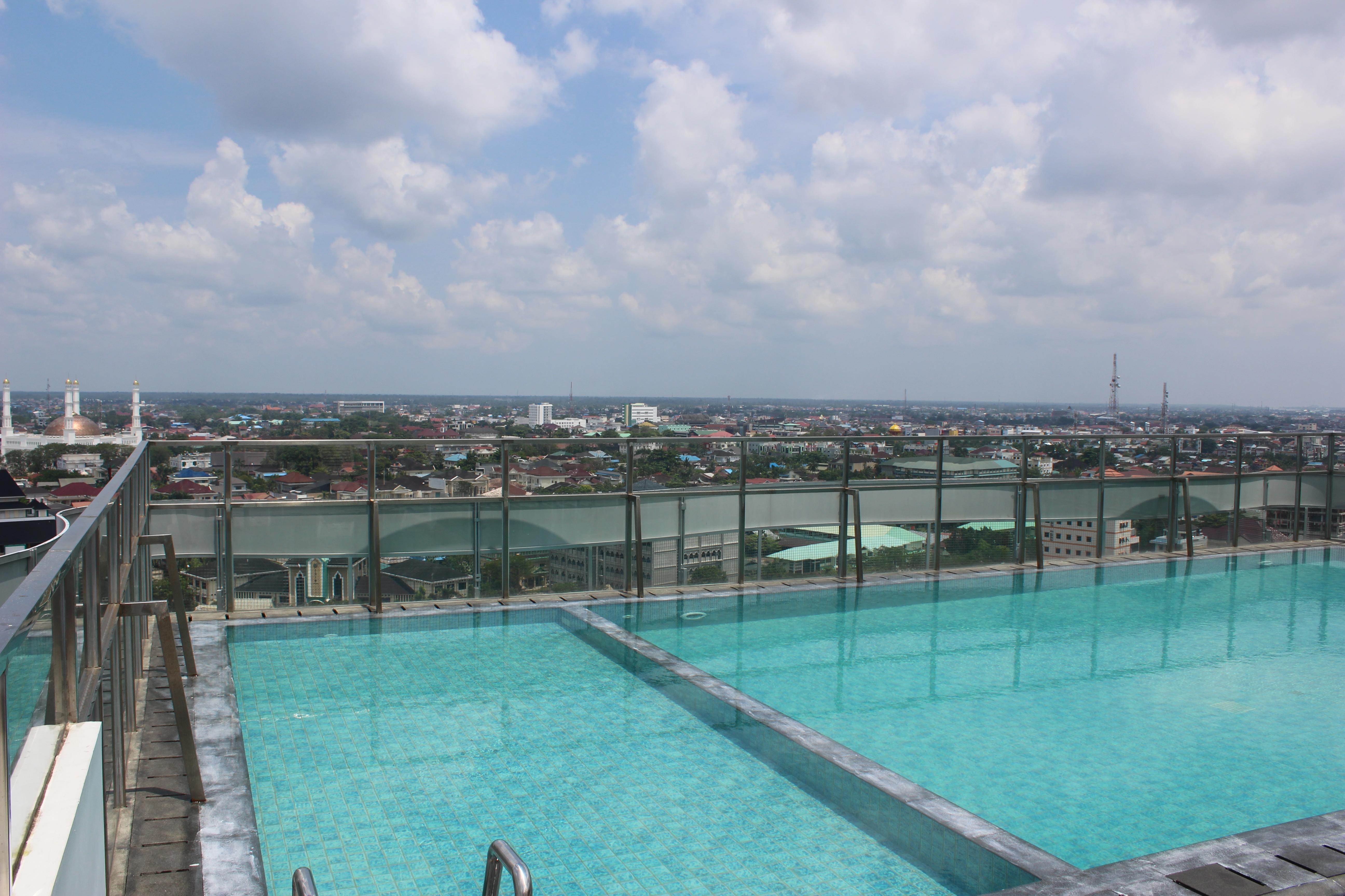 HARRIS Hotel Pontianak Esterno foto