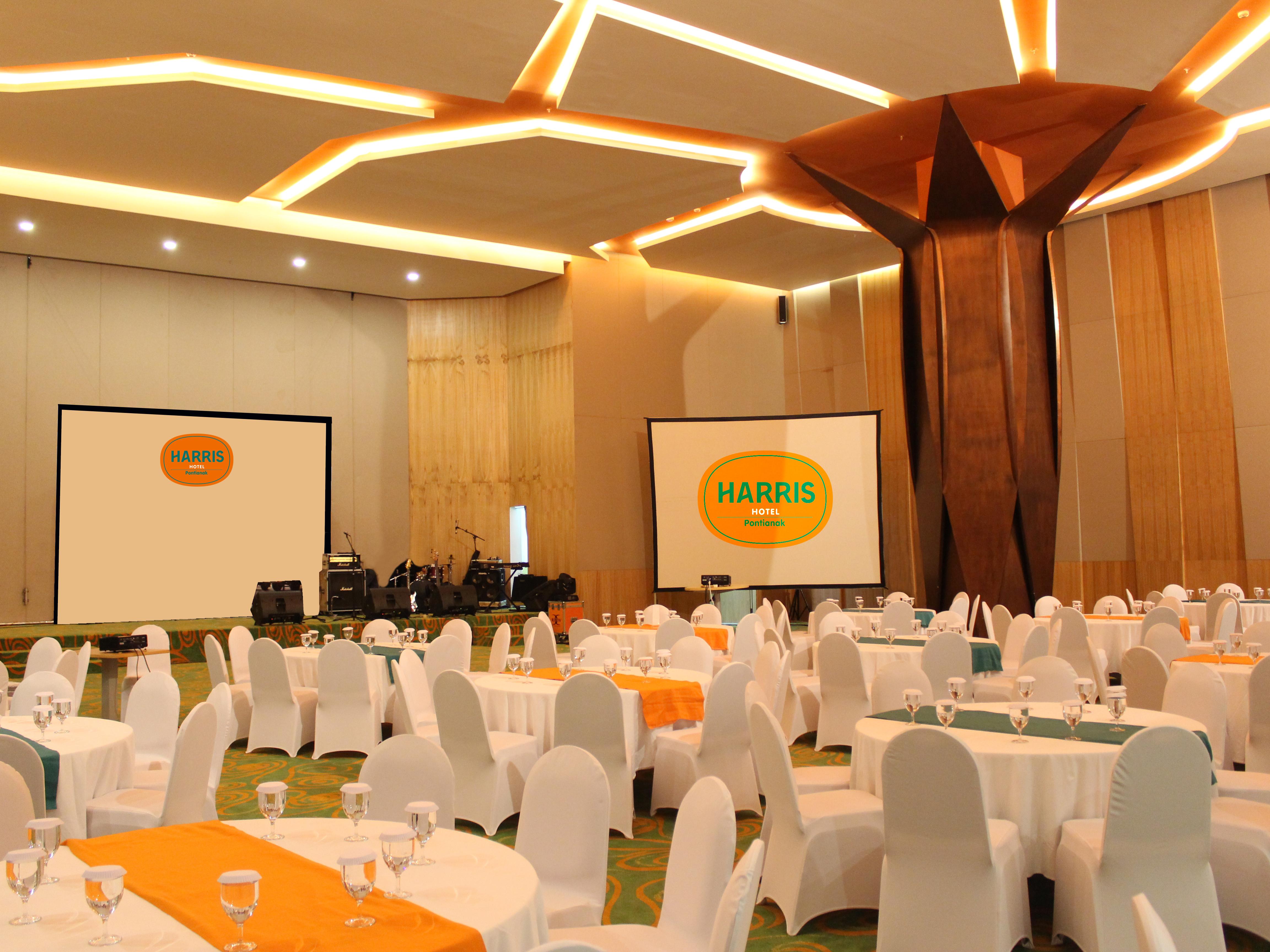 HARRIS Hotel Pontianak Esterno foto