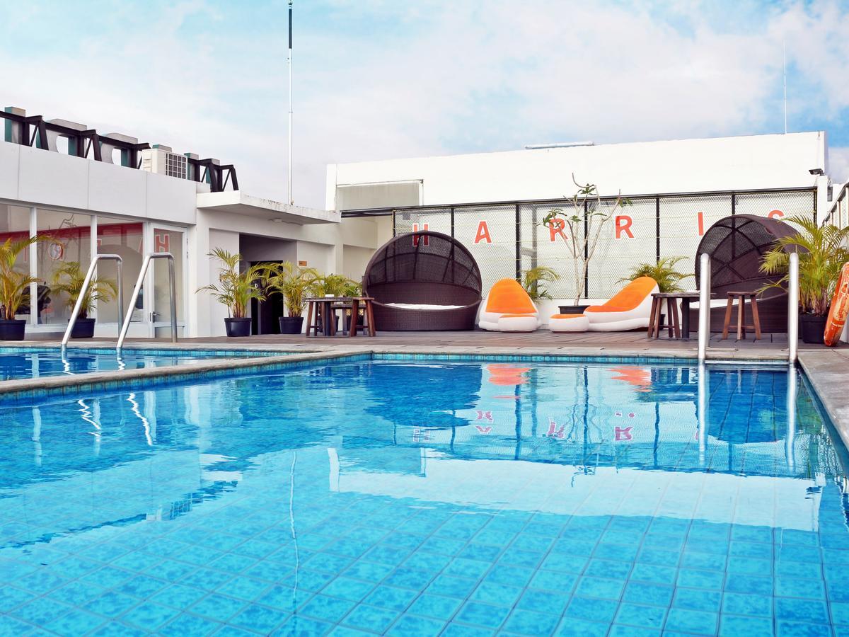 HARRIS Hotel Pontianak Esterno foto