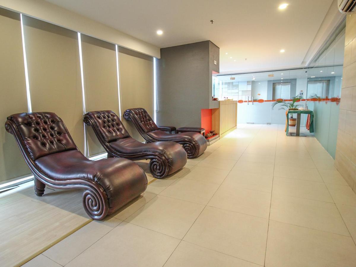 HARRIS Hotel Pontianak Esterno foto