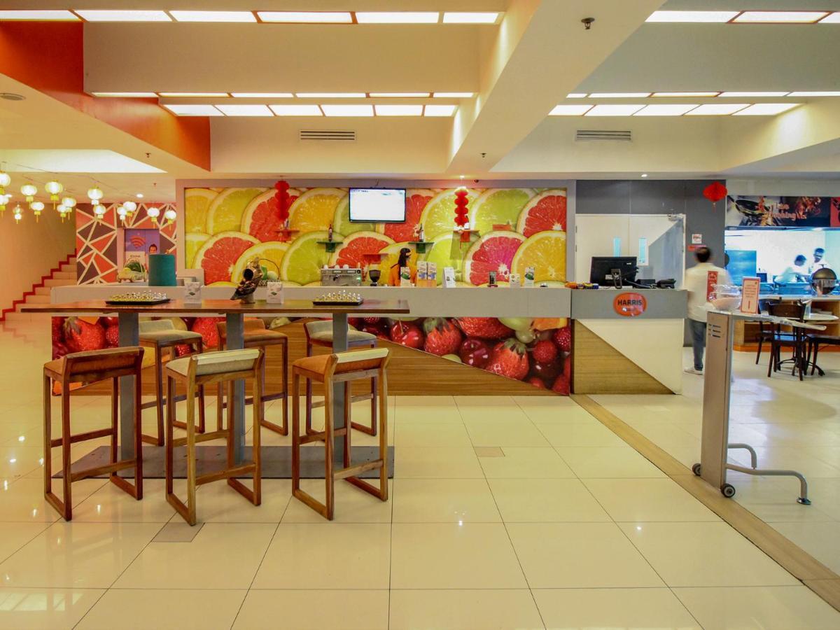 HARRIS Hotel Pontianak Esterno foto