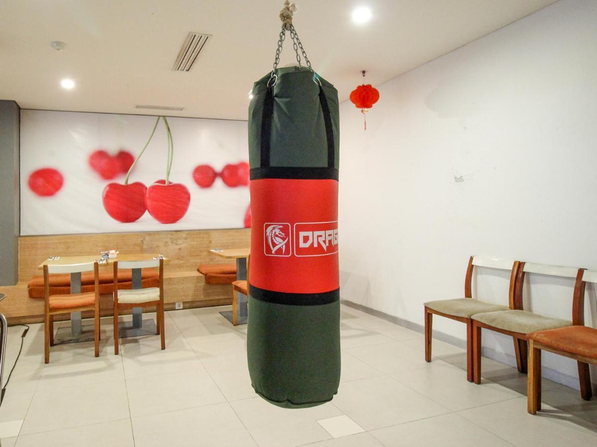 HARRIS Hotel Pontianak Esterno foto